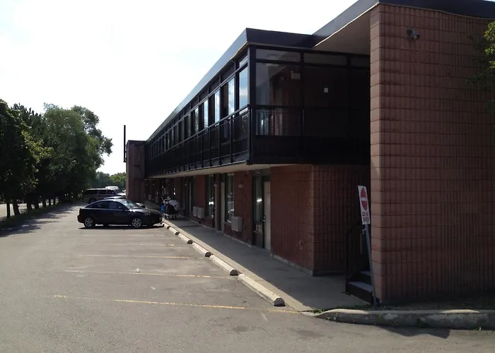 Mississauga Gate Inn