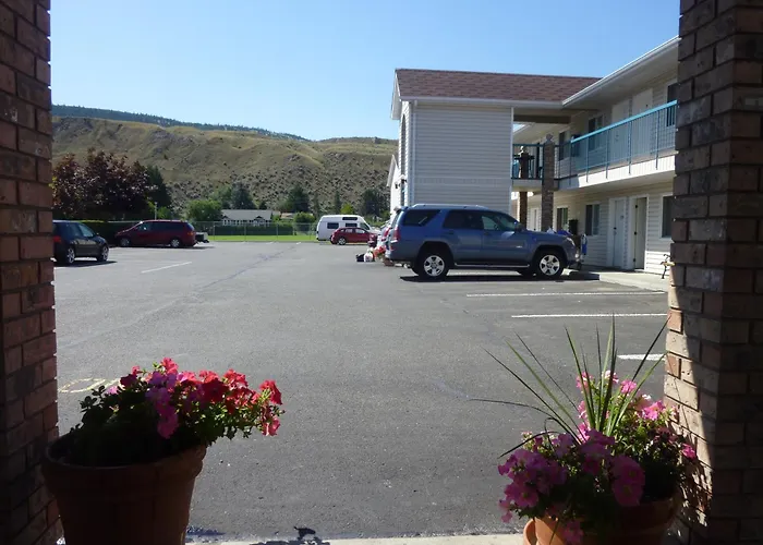 Hotel with Tennis: The Ranchland Inn Kamloops