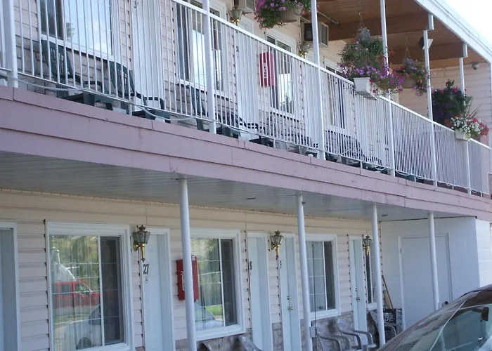 Airport Hotel: Travellers Motel