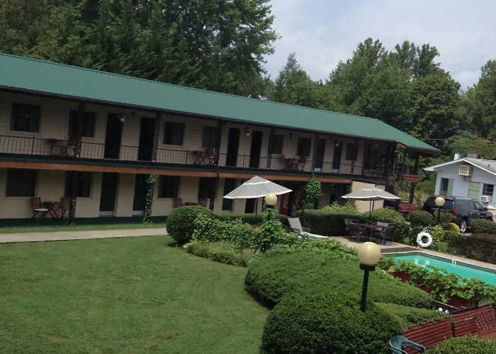 Pet Friendly hotel: Ridge Top Motel - Bryson City