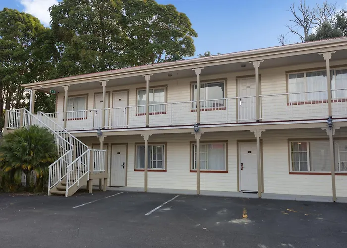 Bks Pioneer Motel