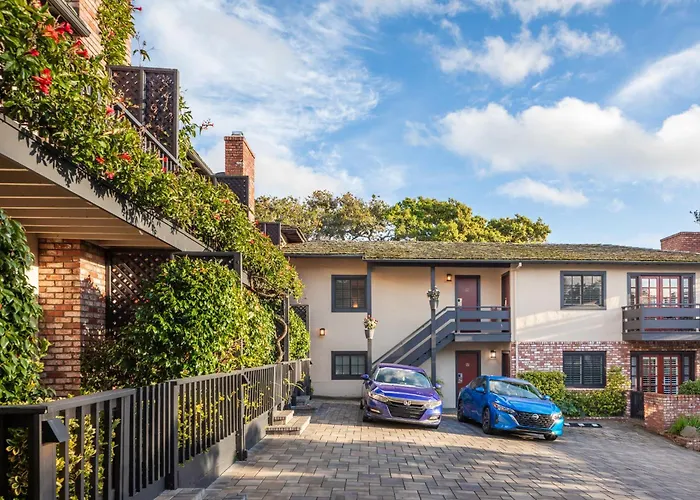 Airport Hotel: Wayside Inn