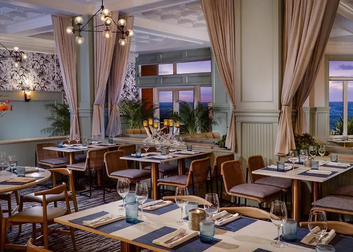 Hotel de luxo Apenas: Pelican Grand Beach Resort, A Noble House Resort