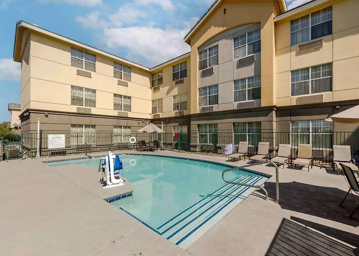 Hotel with Tennis: Mainstay Suites Las Vegas Flamingo