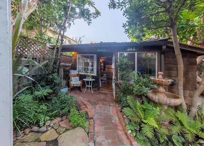 Cabana: Redwood Hollow Cottages
