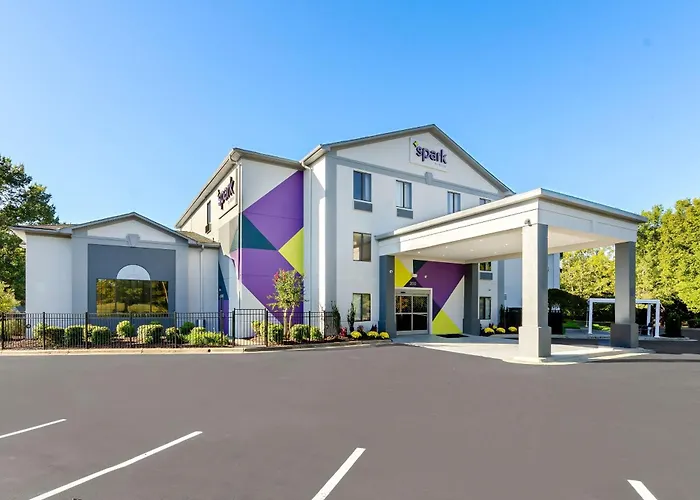 Pet Friendly hotel: Spark By Hilton Winston-Salem University