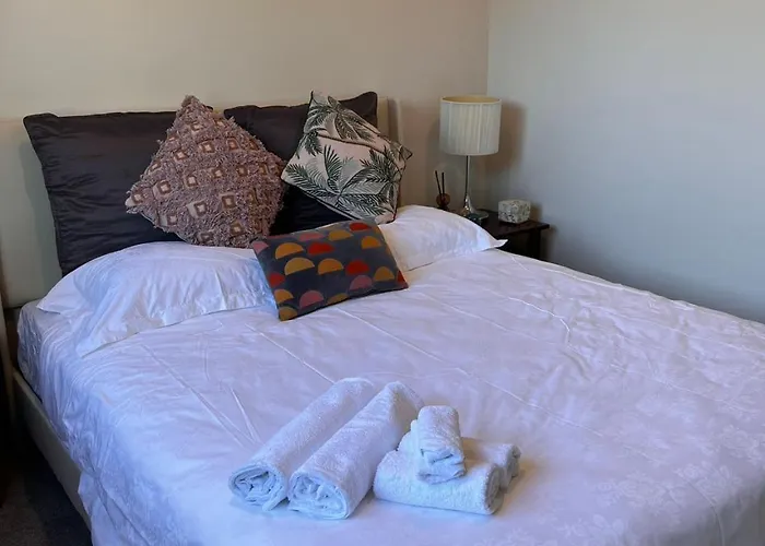 New Greenhithe Cozy Flat