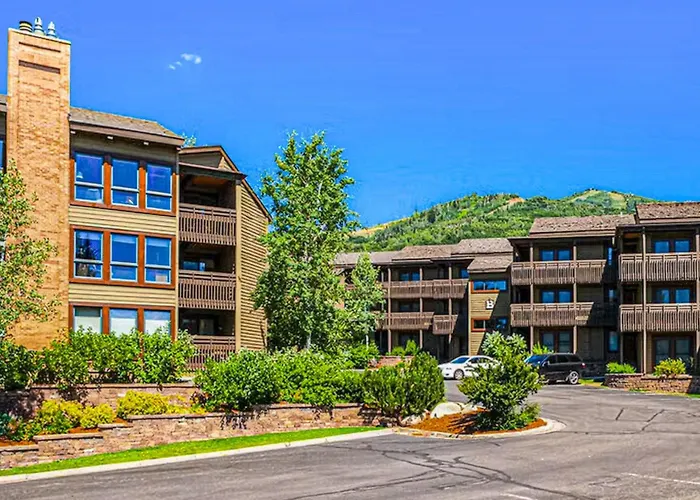 Hotel with pool: The Lodge At Steamboat