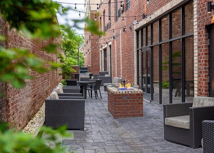 Central hotel: Courtyard Winston-Salem Downtown