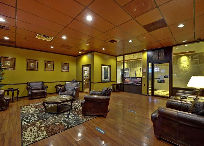 Quality Hotel & Suites At The Falls