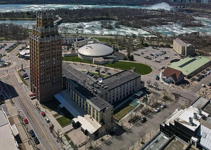 Quality Hotel & Suites At The Falls