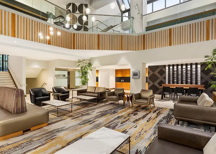 Hotel suites Crowne Plaza Seattle Newly Renovated With No Resort Fee