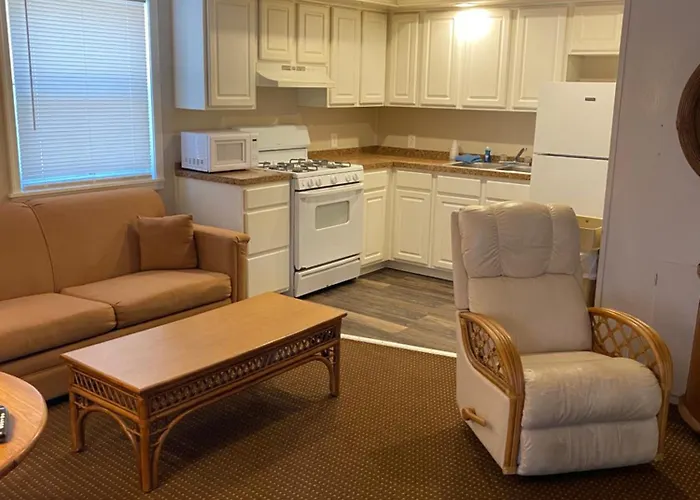 The Admiral Hotel/Motel