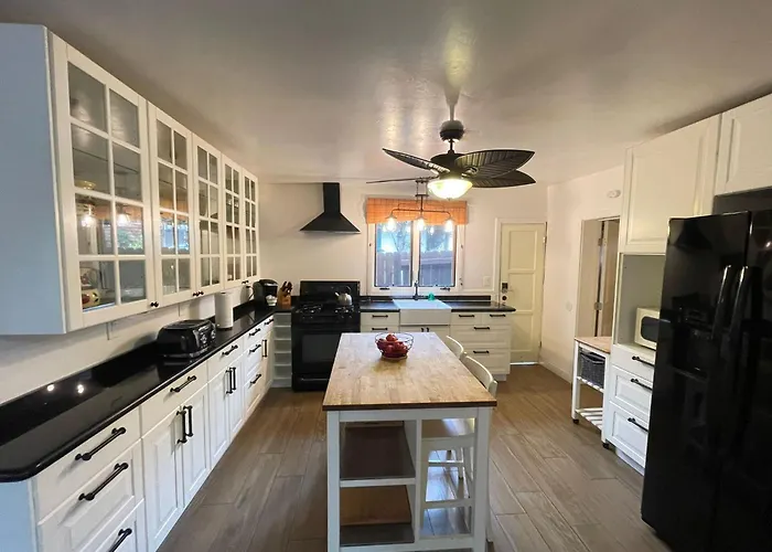 Cabana: Redwood Hollow Cottages