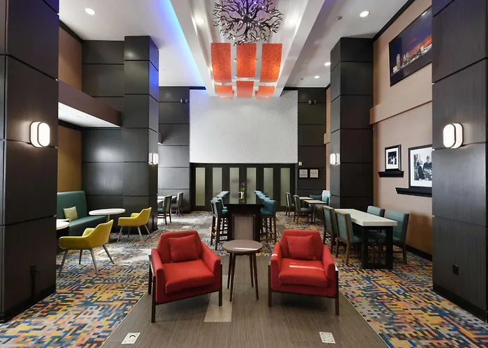 Hampton Inn And Suites Central