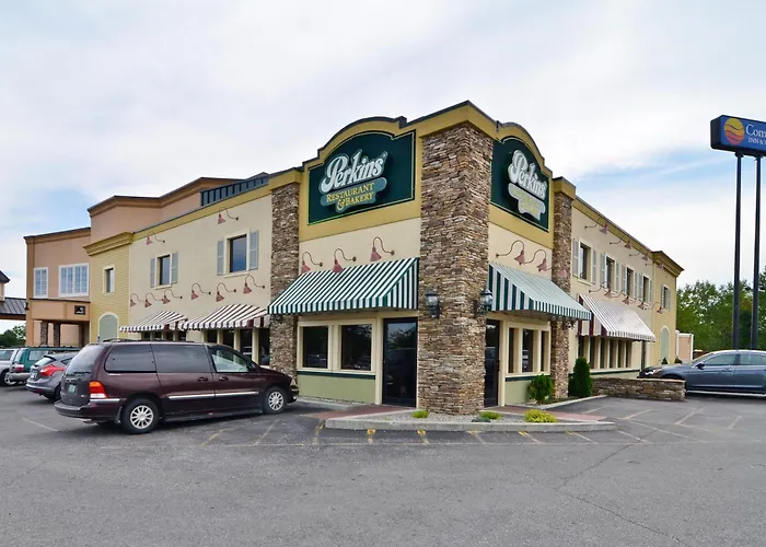 Pet Friendly hotel: Comfort Inn & Suites Plattsburgh - Morrisonville