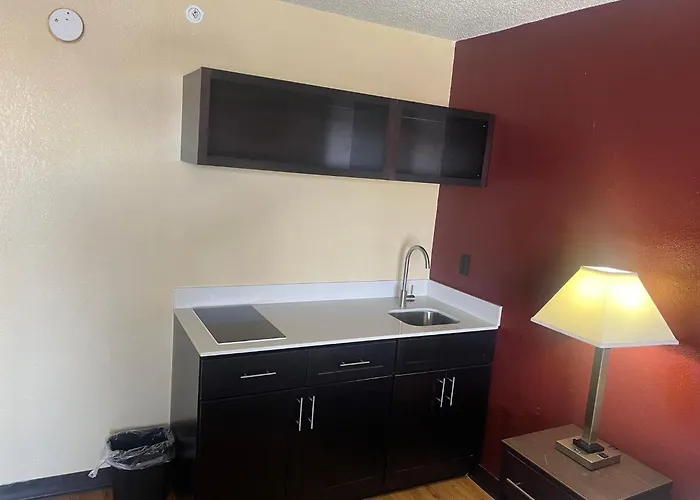 Red Roof Inn & Suites Indianapolis Airport