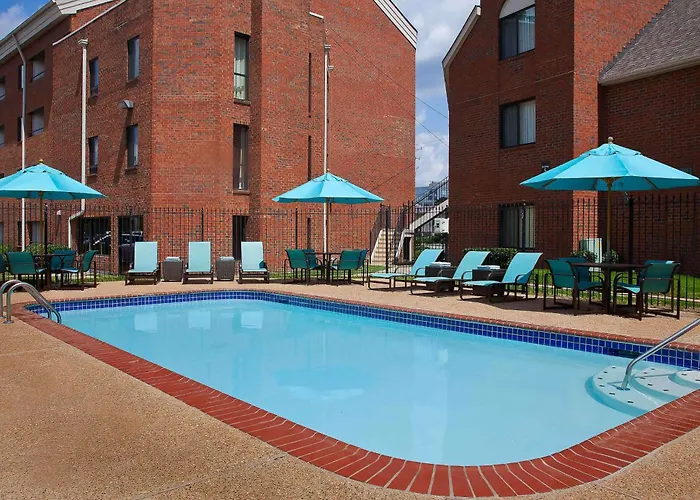 Pet Friendly hotel: Sonesta Simply Suites Memphis East Poplar Pike