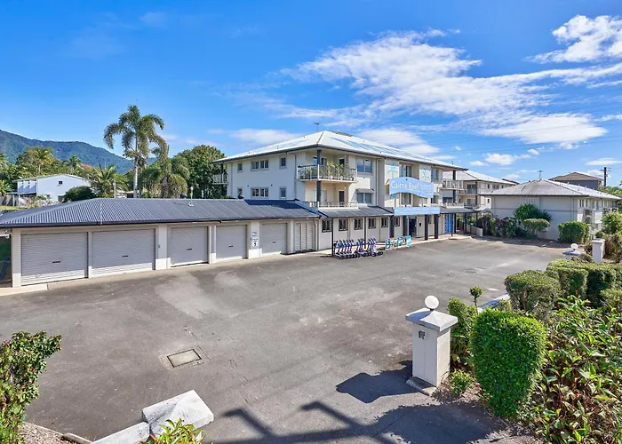 Cairns Reef Apartments&Motel