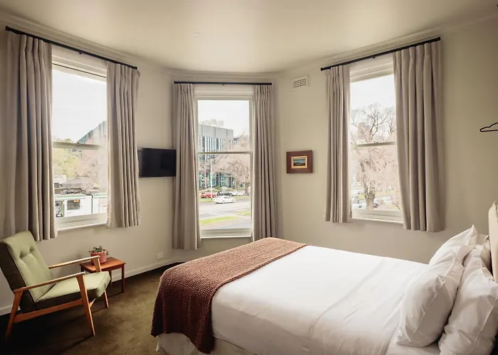 Hotel all'aeroporto: Naughtons Hotel