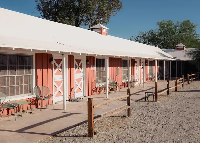 Room 7 - Downtown Joshua Tree Motel - Pet Friendly - Walk To Shops & Visitor Center, Minutes To Park Entrance