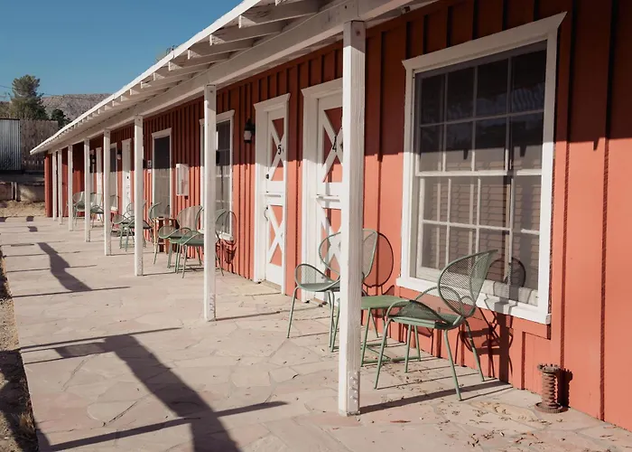 Room 5 - Downtown Joshua Tree Motel - Pet Friendly - Walk To Shops & Visitor Center, Minutes To Park Entrance