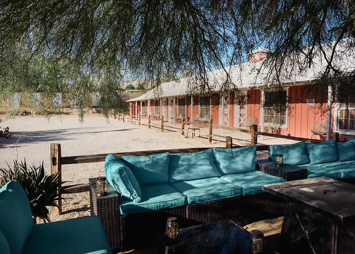 Room 2 - Downtown Joshua Tree Motel - Pet Friendly - Walk To Shops & Visitor Center, Minutes To Park Entrance
