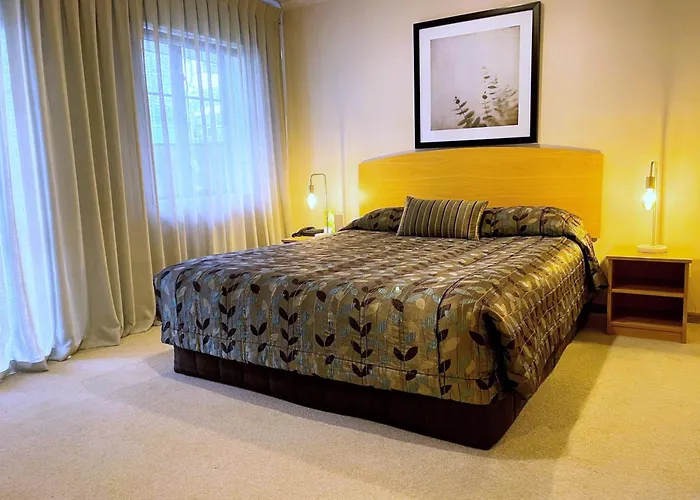 Resort: Greenlane Manor Motel