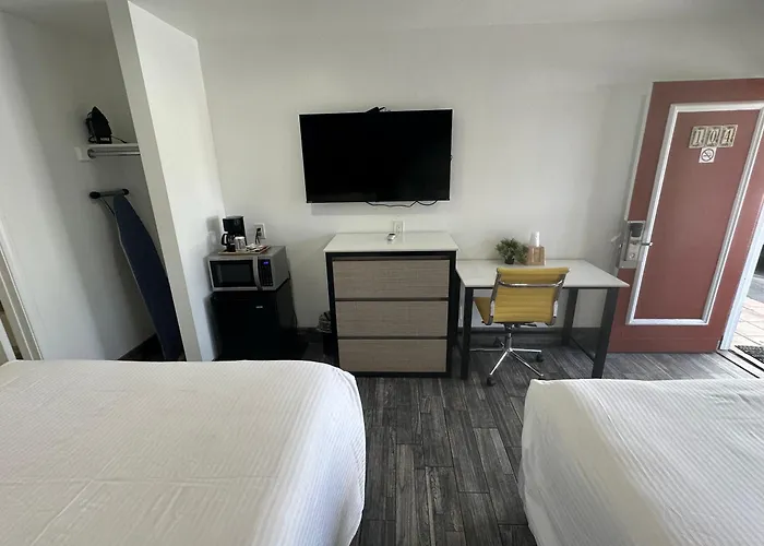 Town And Country Inn