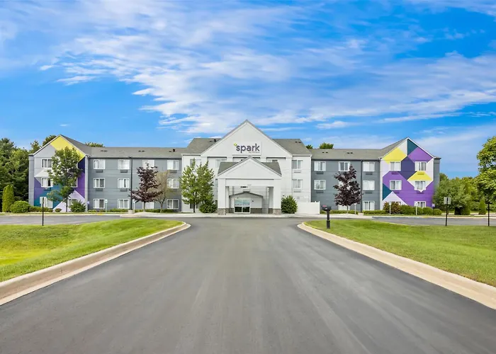 Hotel near College: Spark By Hilton Traverse City
