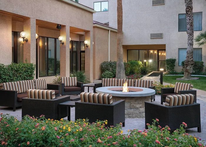 Courtyard By Marriott Las Vegas Convention Center
