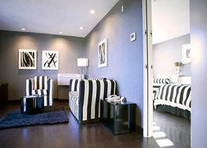Ramada Plaza By Wyndham West Hollywood & Suites