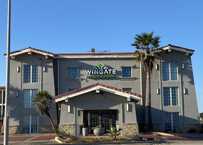 Cheap hotel: Wingate By Wyndham Galveston Beachfront At The Seawall