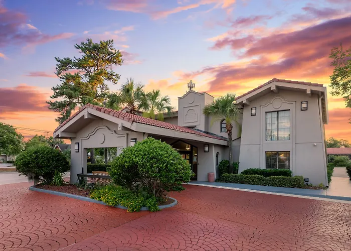 3 star hotel: La Quinta Inn By Wyndham Savannah Midtown