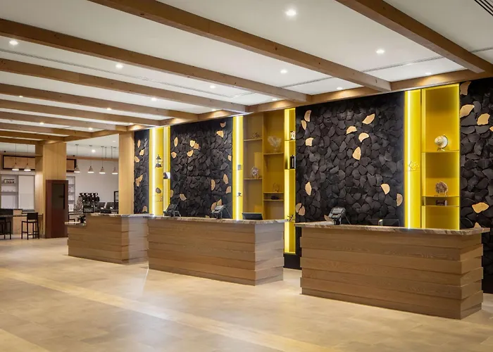 Pet Friendly hotel: Doubletree By Hilton Sacramento