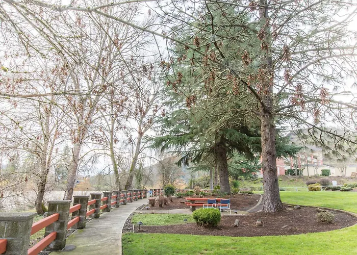 Beach hotel: Riverfront Inn Roseburg