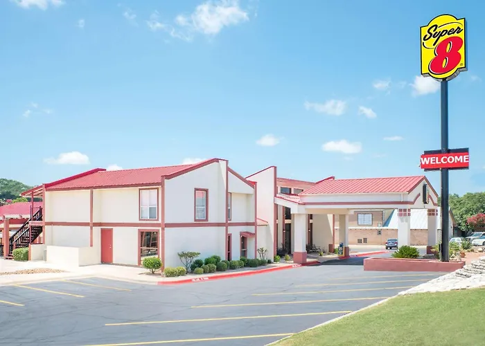 Super 8 By Wyndham Kerrville Tx