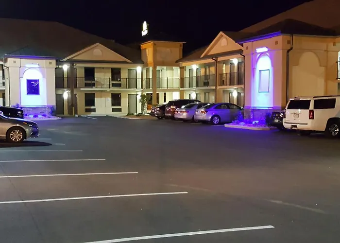 Baymont By Wyndham Clarksville