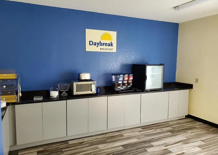 Days Inn By Wyndham Macon I-75 North