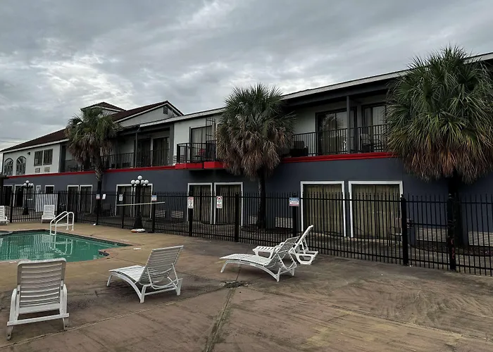 3 star hotels Baymont By Wyndham Houston North