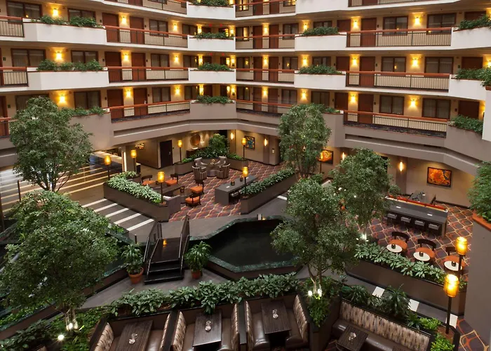 Family Hotel: Embassy Suites By Hilton Austin Arboretum