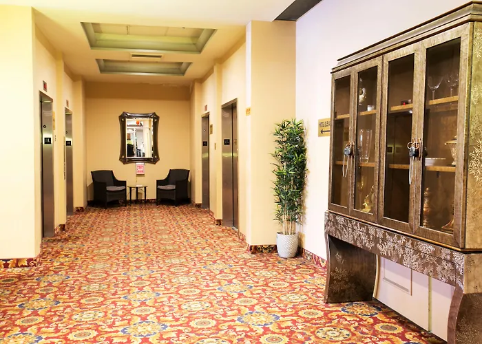 Resort: La Crystal Hotel -Los Angeles-Long Beach Area