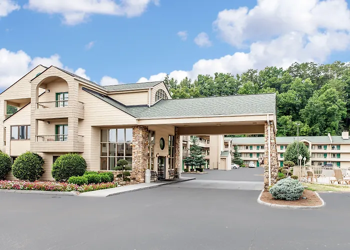 Quality Inn & Suites At Dollywood Lane