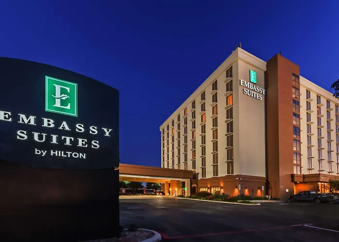 Hôtel avec piscine: Embassy Suites By Hilton Dallas Market Center