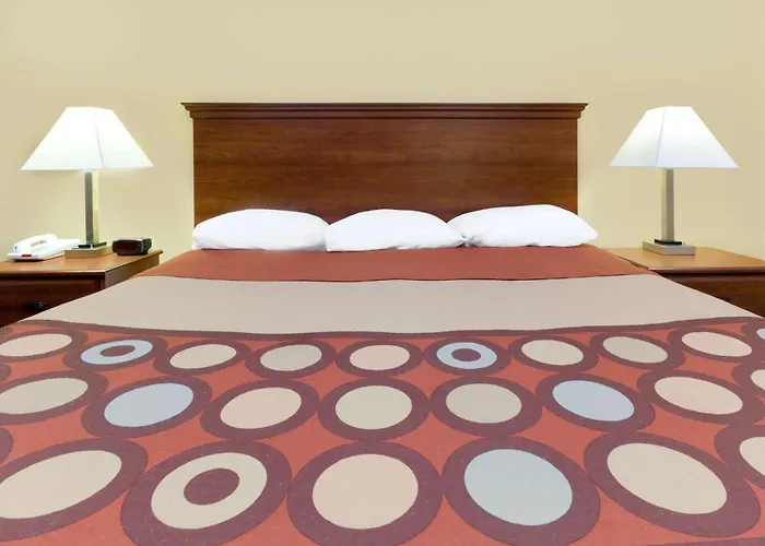 Hotel: Super 8 By Wyndham Hattiesburg South