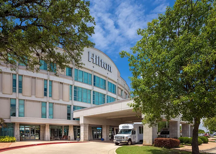 Pet Friendly hotel: Hilton Austin Airport