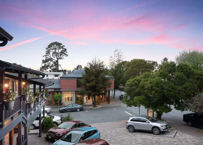 Airport Hotel: Wayside Inn