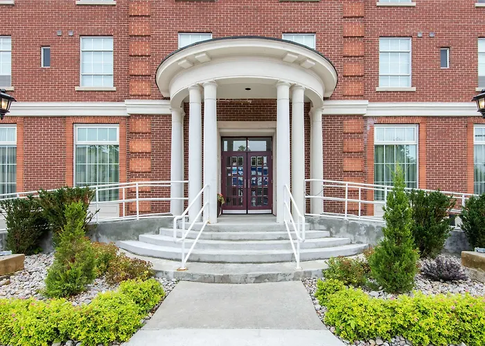 Pet Friendly hotel: The Champlain Waterfront Hotel, An Ascend Collection Hotel