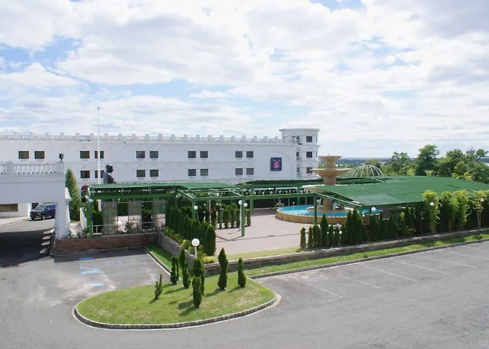 Cheap hotel: Raritan Hotel