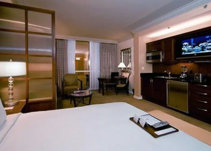 Luxury hotel only: The Signature At Mgm Grand - All Suites